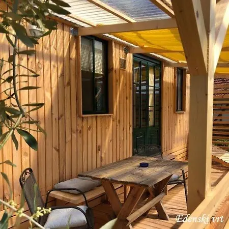 Edenski Vrt Holiday home *